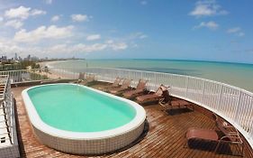 Apartamento de 2 quartos com pé na areia em Manaíra